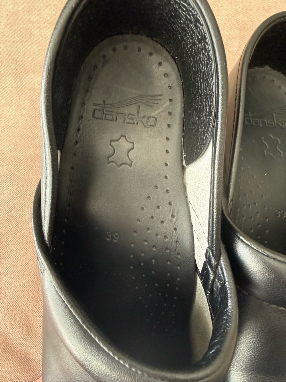 Dansko Black Leather Clogs Size 39 Slip On Nursing Work Shoes - Picture 4 of 4
